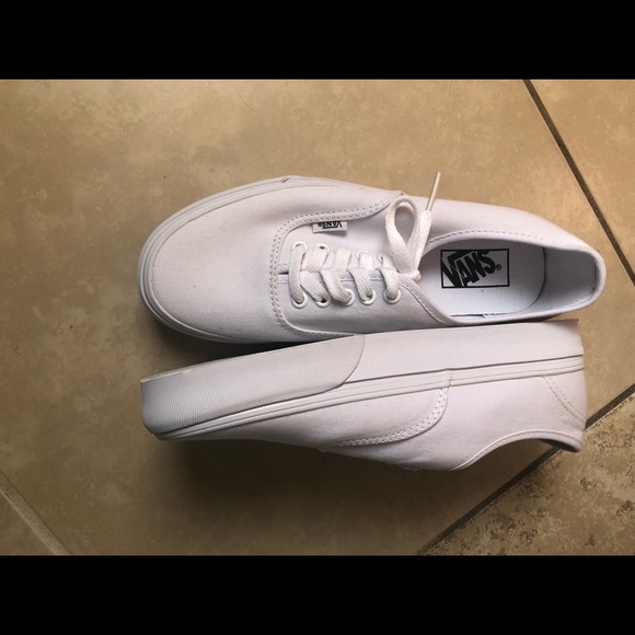 All white Vanz - Picture 3 of 3